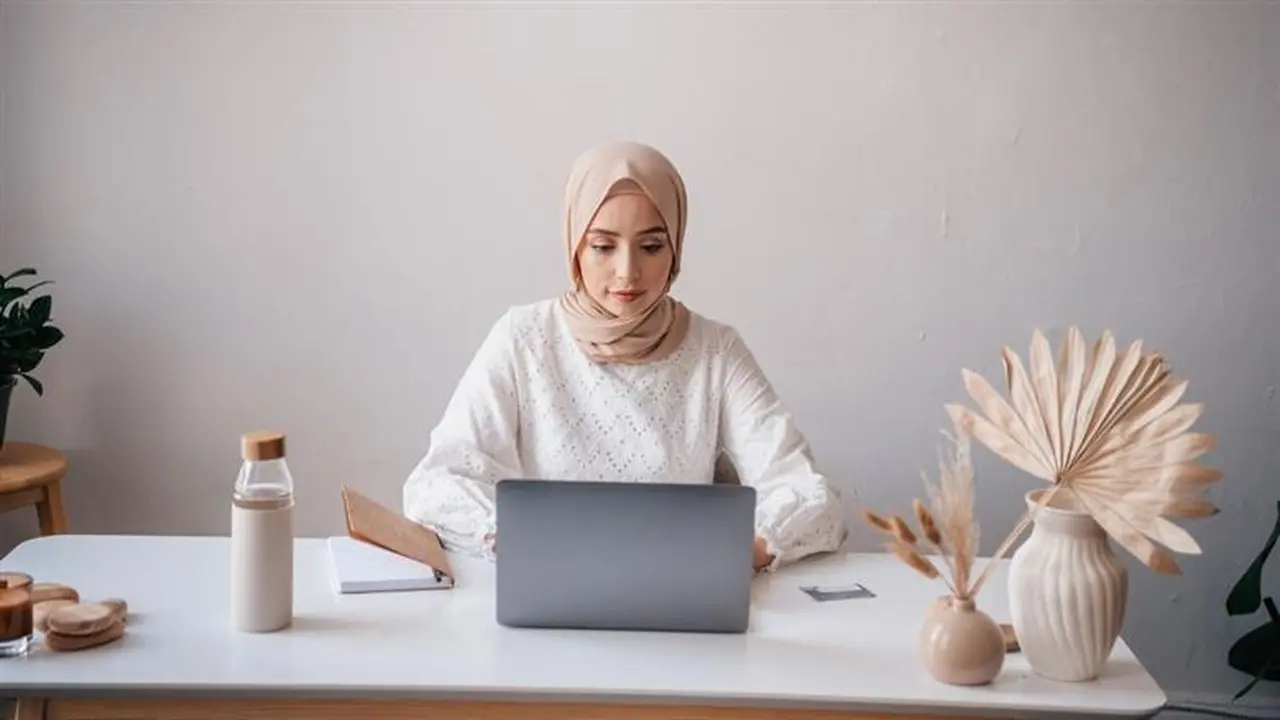 ما هي الضوابط القانونية للعمل عن بُعد وفق المادة 96 بقانون العمل؟